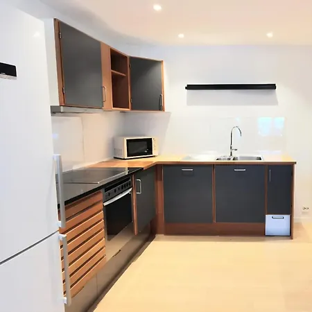 E76 Newly Renovated 3-room
