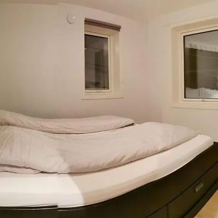E76 Newly Renovated 3-room كريستينساند