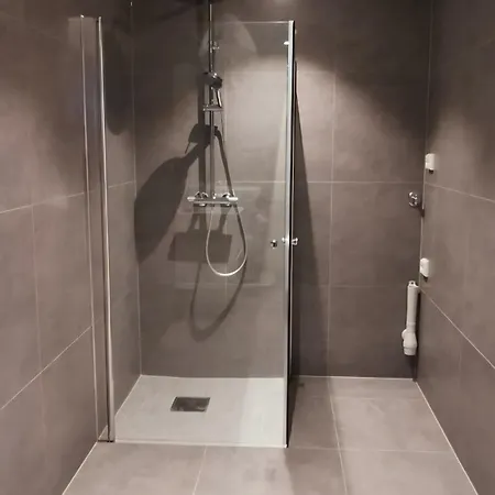 شقة E76 Newly Renovated 3-room كريستينساند