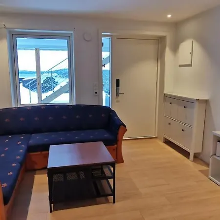 E76 Newly Renovated 3-room *