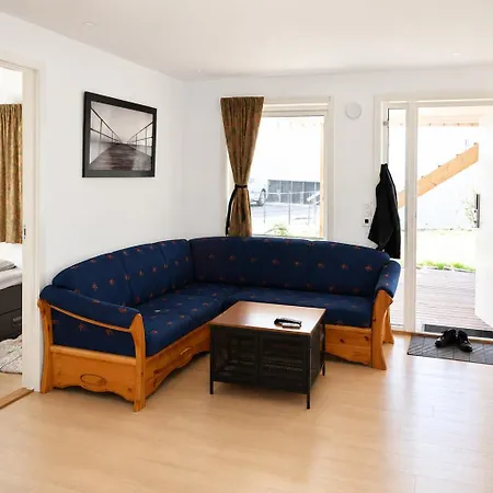 E76 Newly Renovated 3-room