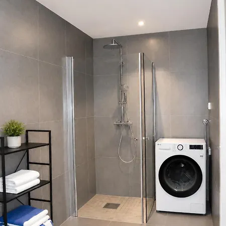 E76 Newly Renovated 3-room كريستينساند