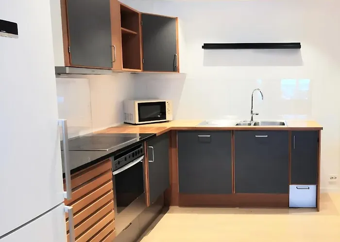 E76 Newly Renovated 3-room